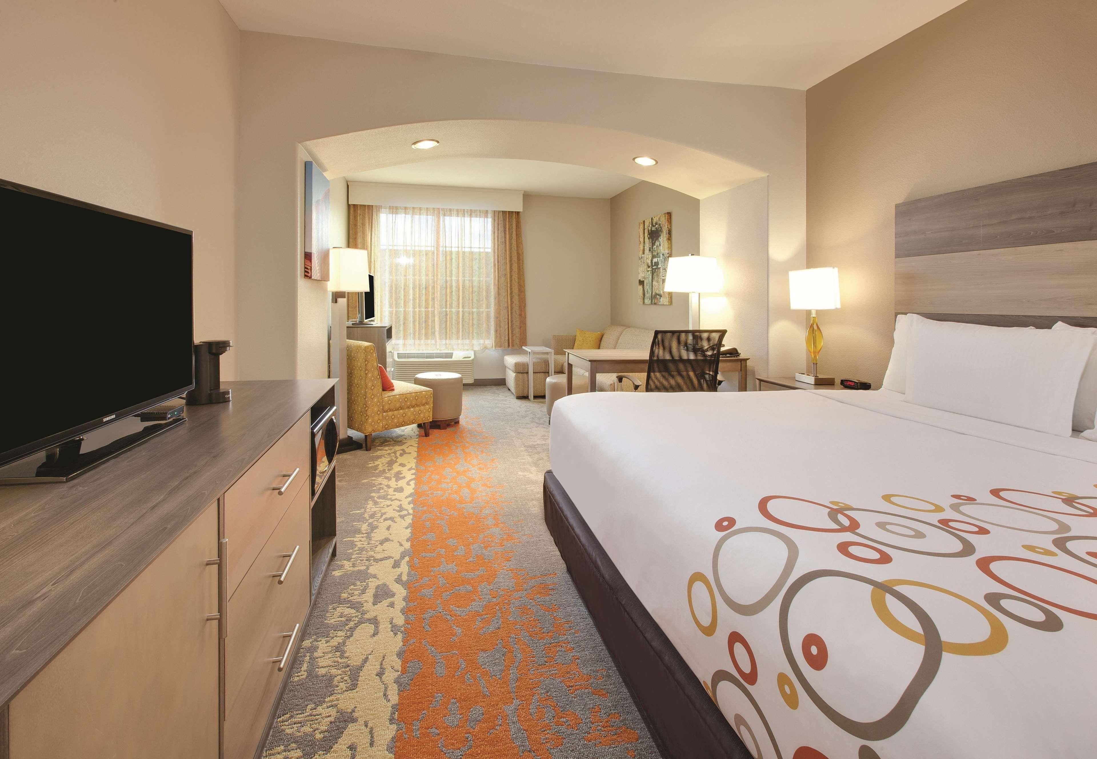 La Quinta By Wyndham Andrews Hotel Exterior photo