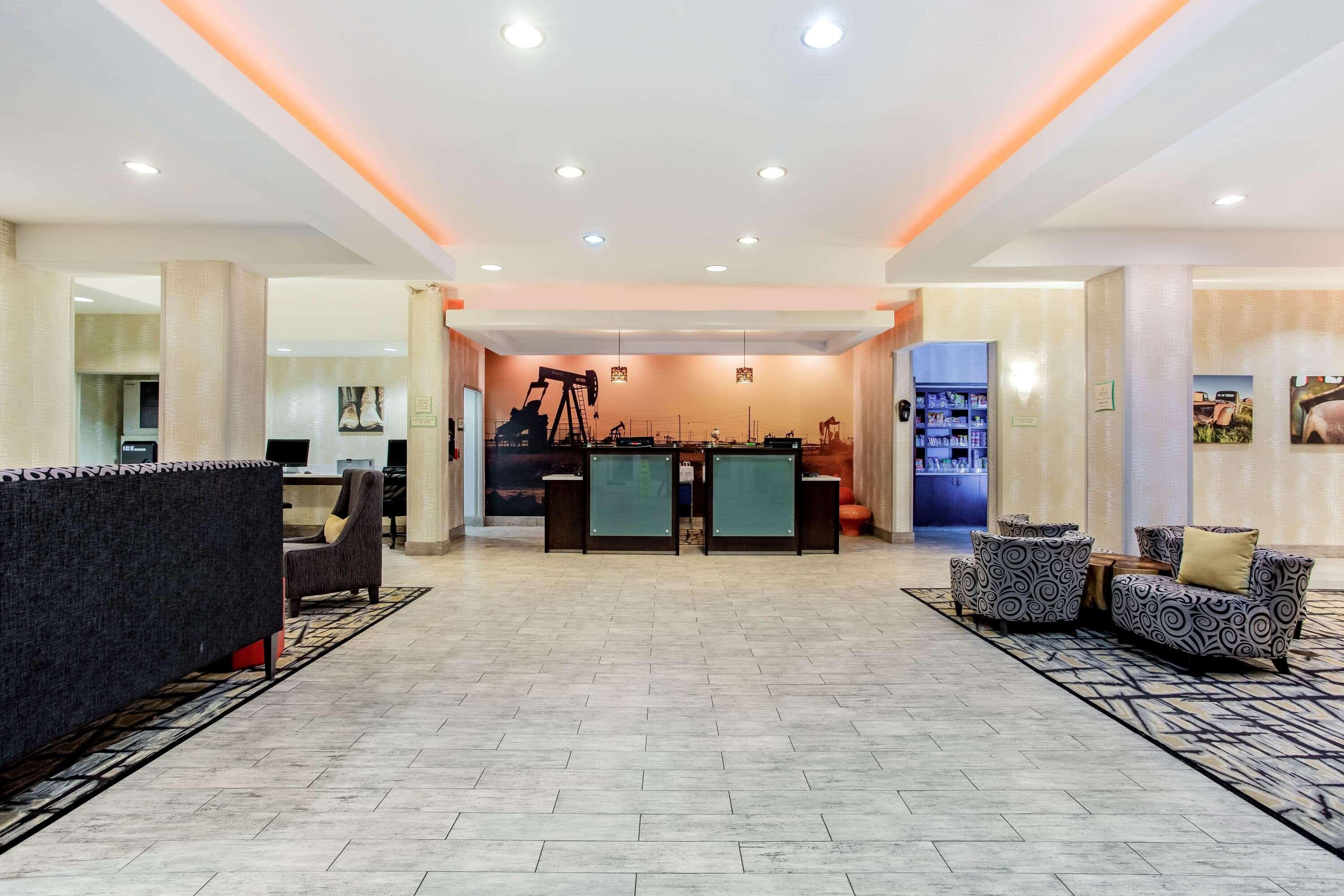 La Quinta By Wyndham Andrews Hotel Exterior photo