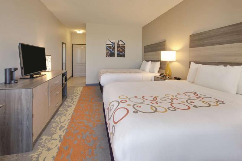 La Quinta By Wyndham Andrews Hotel Exterior photo